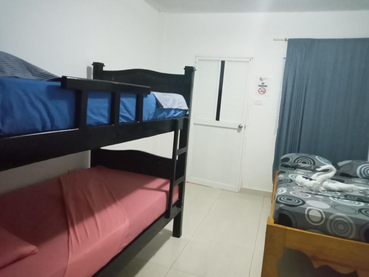 פאלומינו Hostal Cuyagua מראה חיצוני תמונה