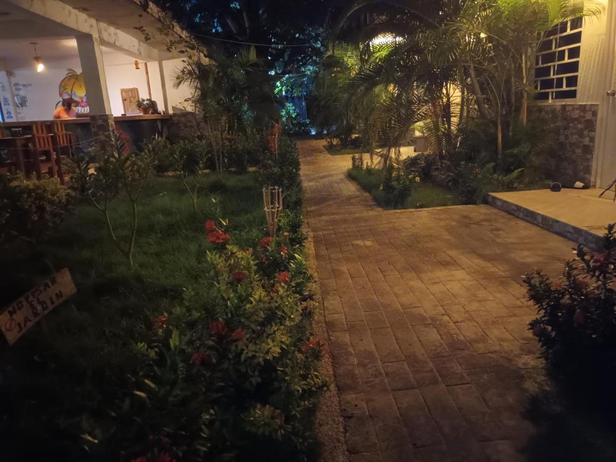 פאלומינו Hostal Cuyagua מראה חיצוני תמונה